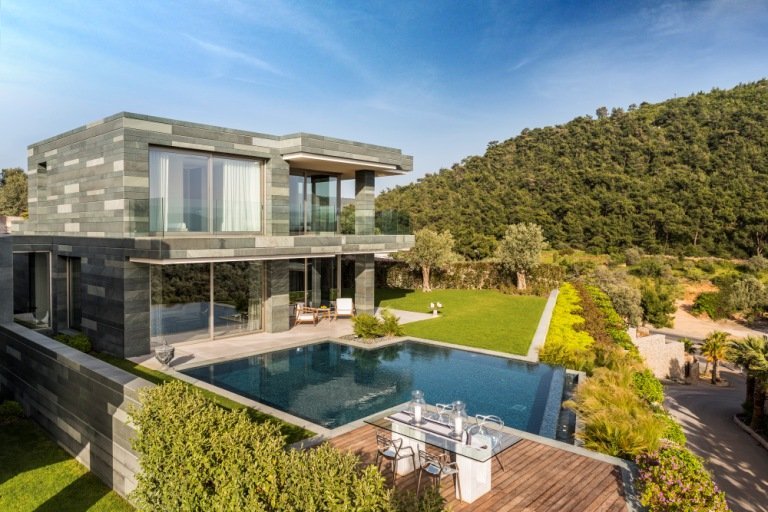 Private pool modern villa for sale