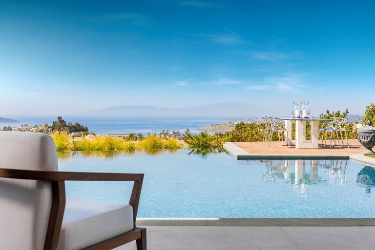 Private pool with sea view