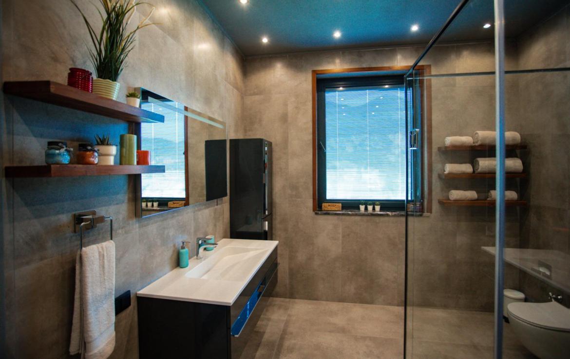 Modern bathroom